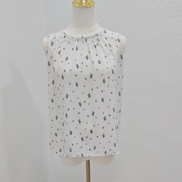 LOFT Tops - ❤️❤️❤️LOFT White Sleeveless Gathered-Neck Printed Camisole